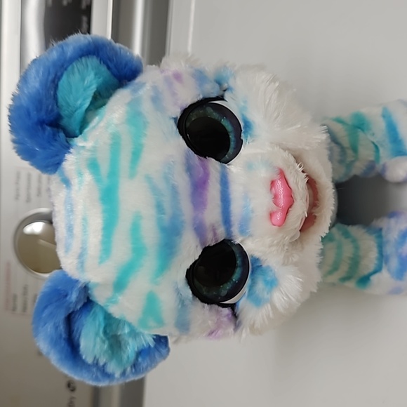 FurReal North The Sabertooth Kitty Interactive Plush Pet Toy, 35+ Sound, Hasbro - Picture 6 of 6